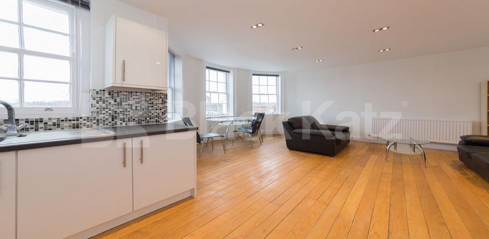 			2 Bedroom, 1 bath, 1 reception Flat			 Chapel Market, N1, ANGEL-ISLINGTON